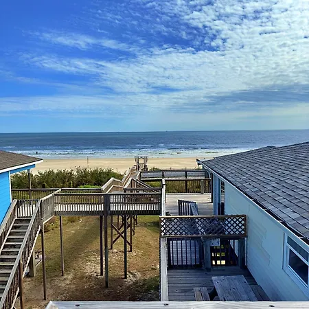 Zeus' Retreat: Your Ultimate Oceanfront Getaway